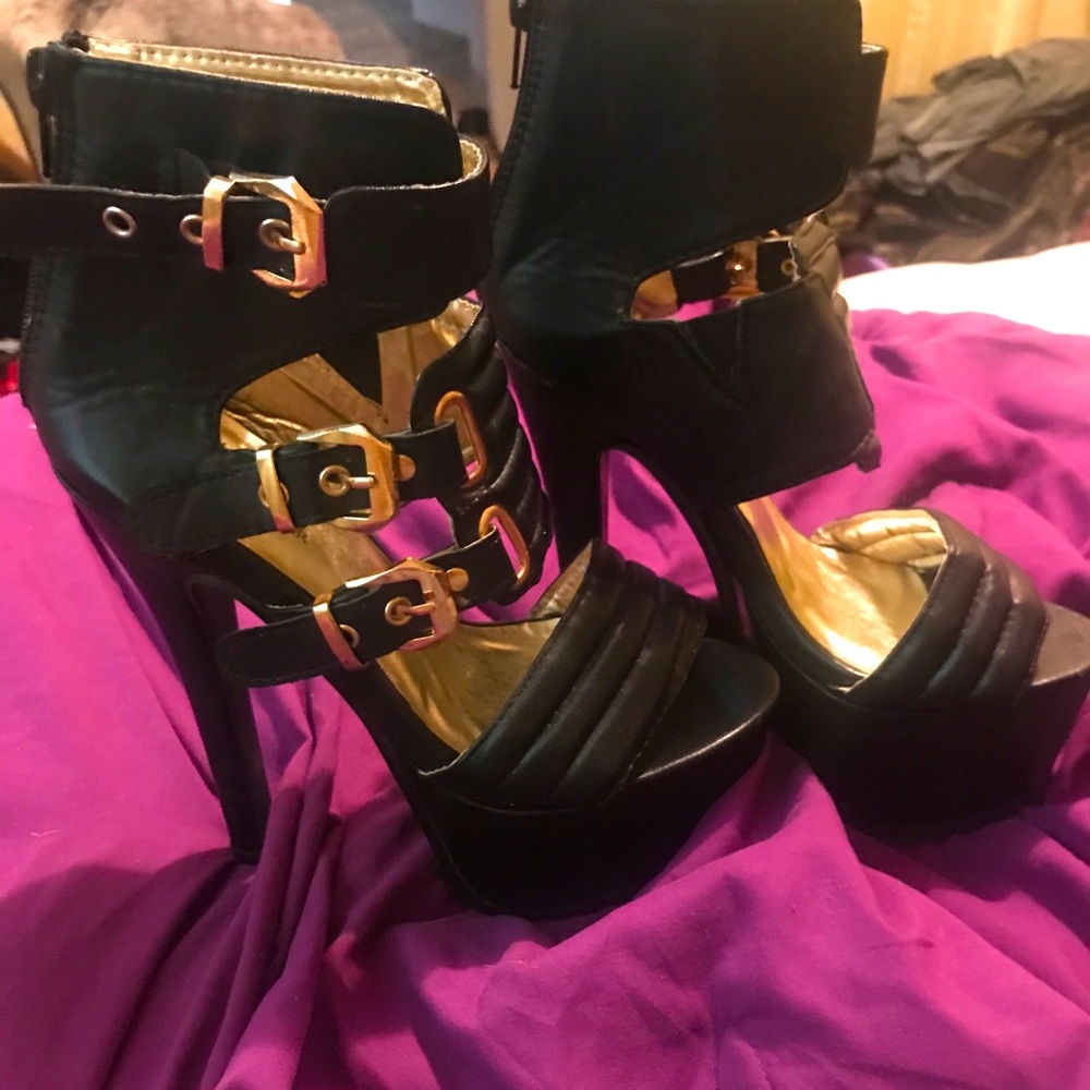 Amiclubwear faux leather heels